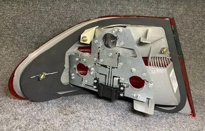 RH TAILLAMP ASSY; 4DR SDN; AVANTGARDE; OUTER; E320 0002