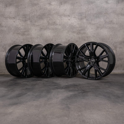 19-Inch 15-Spoke Grey Machined Alloy Wheel