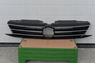 Jetta Front Grille with Chrome Trim
