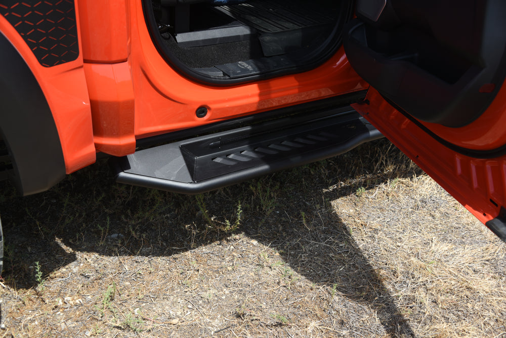 0718 SILVERADO/SIERRA 1500/2500/3500 CREW CAB FX RUNNING BOARD W/LED MATTE BLACK
