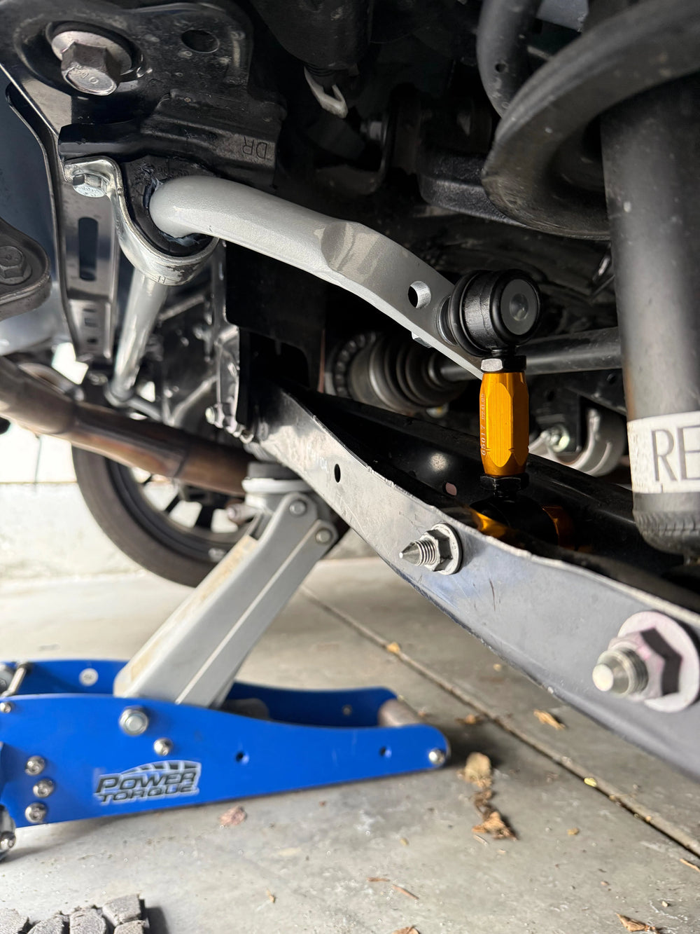 Whiteline BSK025 Front (24mm) & Rear (22mm) Swaybar Kit; fits Subaru WRX VB 22+