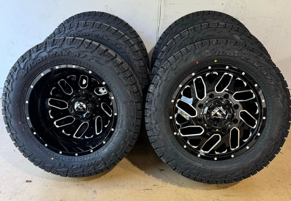 D581 20X8.25 8X6.5 GL-BLK-MIL -240M