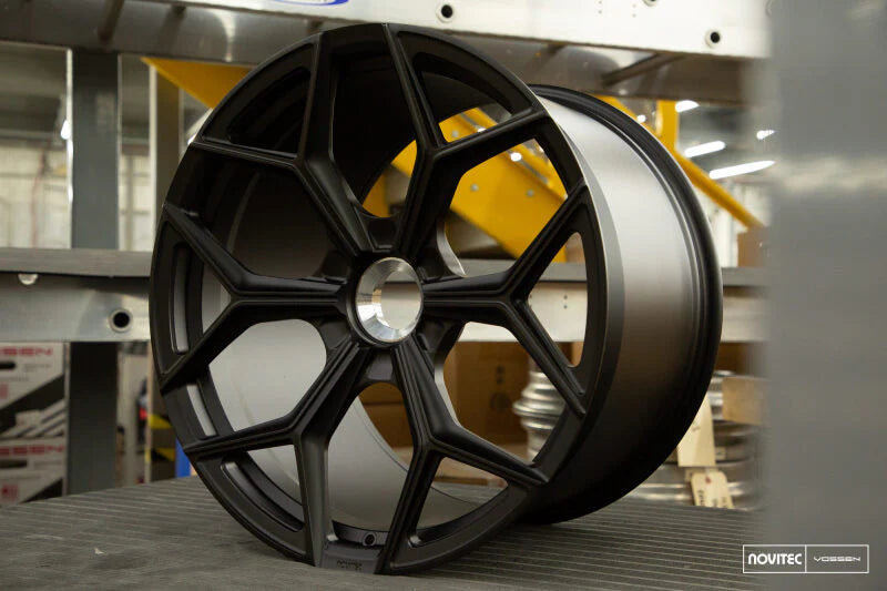 Vossen GEN-01 3pc - 21x13 - Cntr Lock - Satin Blk Cntr / Gloss Blk Out - Lamborghini Aventador Rear