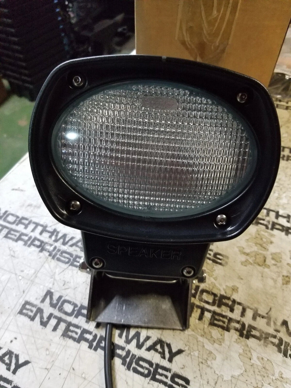 9720F MODEL 24V HID WORK LIGHT W/FLOOD BEAM PATTERN