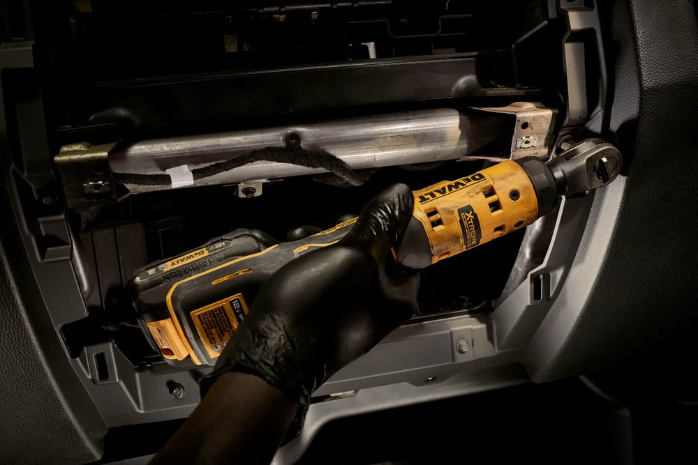 12V XTREME MAX BRUSHLESS CORDLESS 1/4IN COMPACT RATCHET TOOL KIT