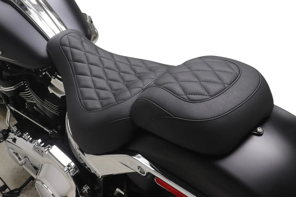 Mustang 23-25 Harley Breakout Wide Tripper Passenger Black
