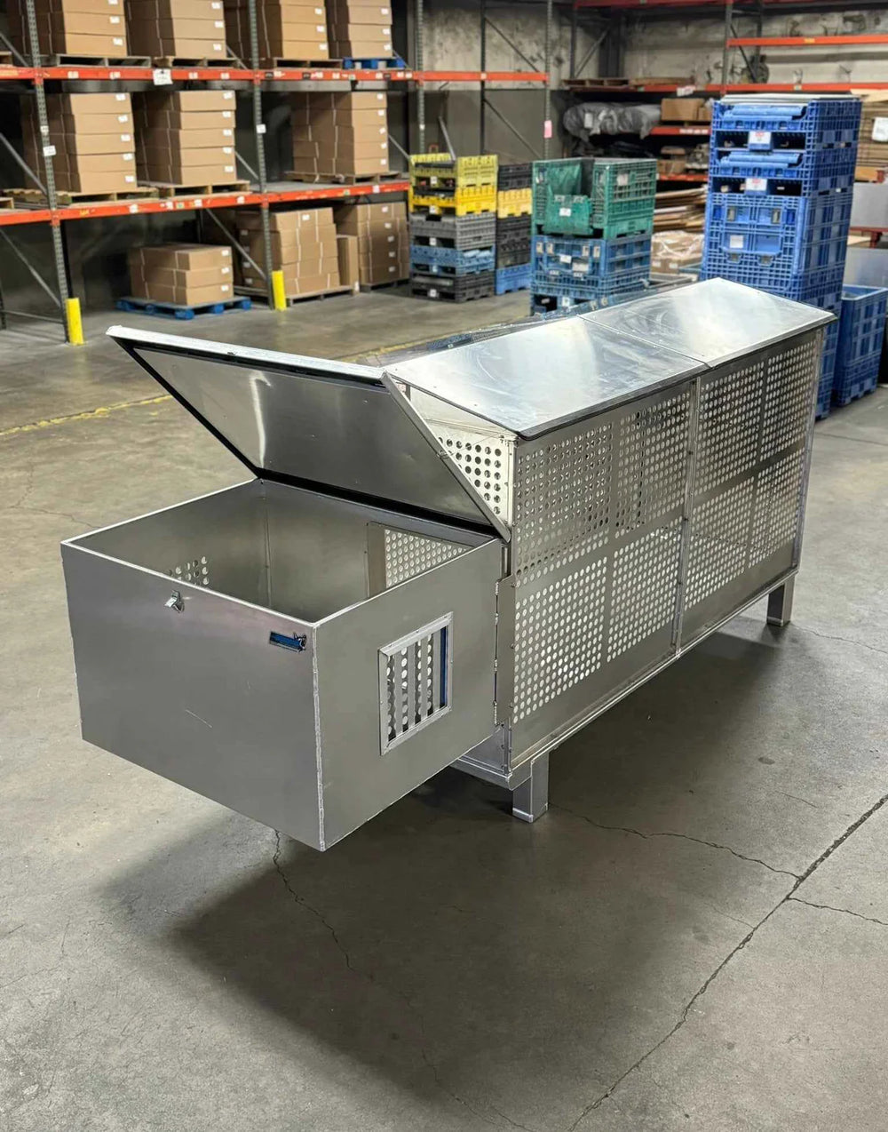 K9 KENNEL WITH DOG HOUSE