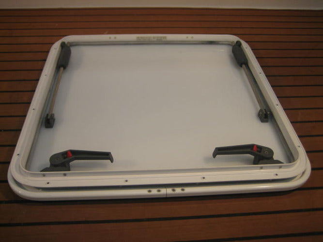 MP 70 WHT 15 WHT HATCH STAY