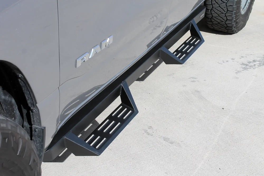 19C RAM 1500 CREW CAB BLACK CAB LENGTH GEN 2 RT STEPS