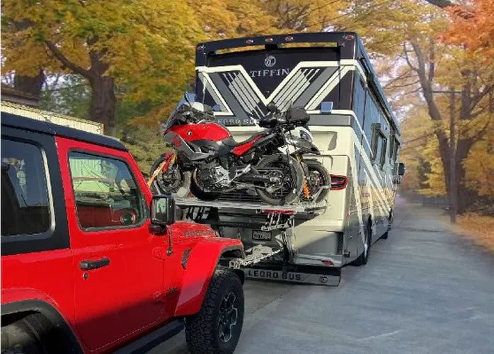 5086 LIFT WITH 2 WC3954 MOTORCYCLE