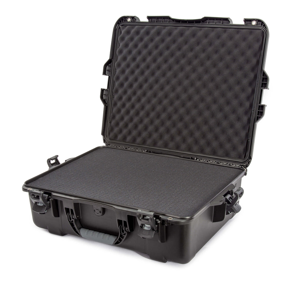 NANUK 945 WATERPROOF HARD CASE W/FOAMSILVER INTERIOR: 22 X 17 X 8.2IN