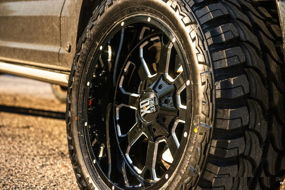 MO970 17x9 8x170.00 GLOSS BLACK W/MILLED LIP (12 mm)