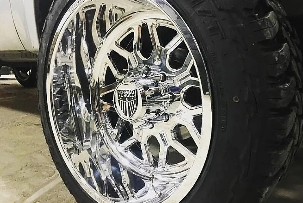 8 LUG SPIKE KIT DUALLY 9/16IN SHANK CHROME 32 LUGS & 1 KEY