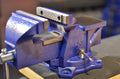 GENERAL PURPOSE 5IN JAW BENCH VISE W/SWIVEL BASE