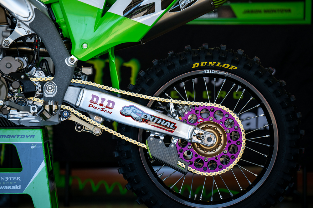 Renthal 99+ Yamaha YZ 125-250/ YZF250-450 Rear Grooved Sprocket - Purple 520-51 Teeth