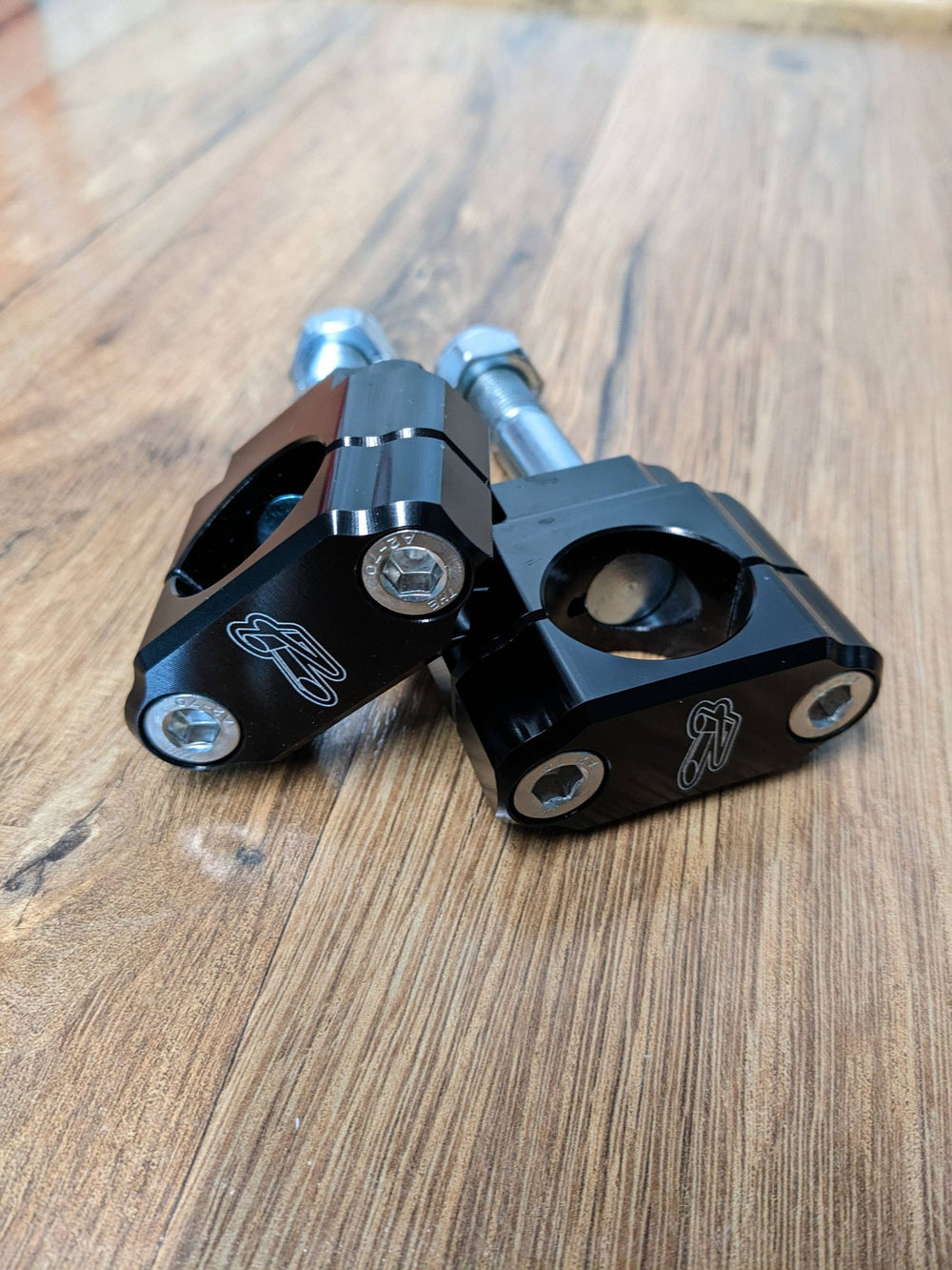 Renthal 09+ Kawasaki KX250-450/ KLX450R/ 17+ Yamaha YZ 125-250 28.6 mm. Clamps