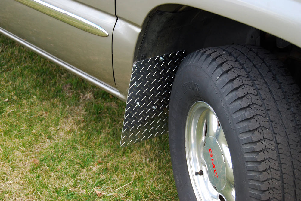 UNIVERSAL 12IN X 18IN CLASSIC DIAMOND TREAD MUDFLAPS
