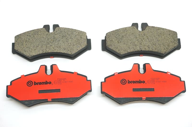 Brembo 03-06 Dodge Sprinter 2500/03-04 Mercedes G55 AMG Rear Premium NAO Ceramic OE Equivalent Pad
