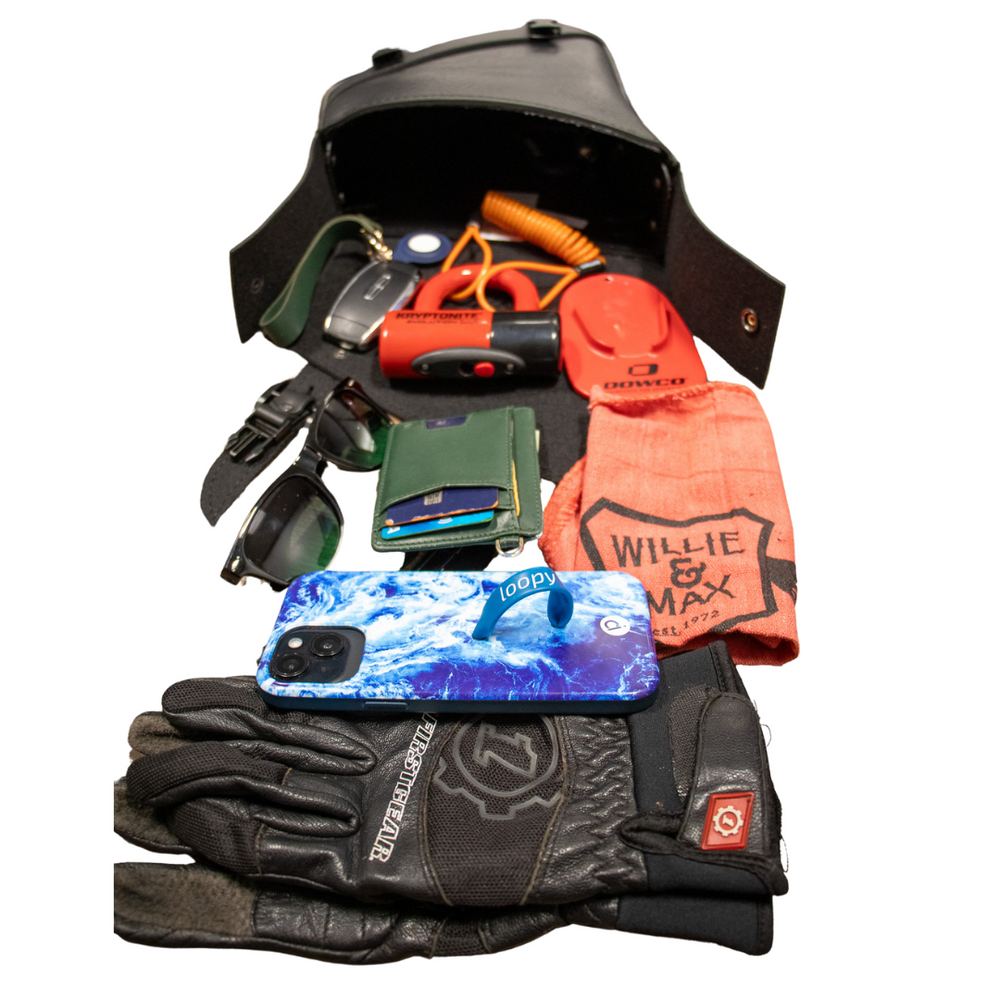 Willie & Max HD Softails,Yam Rd Stars,Kaw Vulcan 900,Suz C50 Black Jack Swingarm Bag - Black