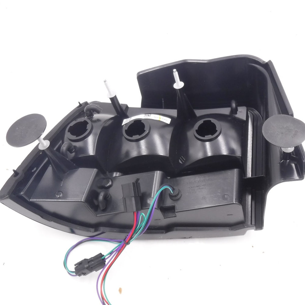 LH TAILLAMP LENS/HOUSING FORD MUSTANG BASE/GT 9904