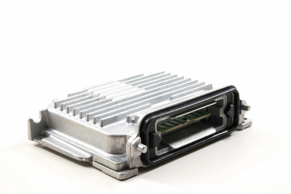 ~(0.8 lbs. 4X4X1)~ OE Replacement: Valeo 63117180050
