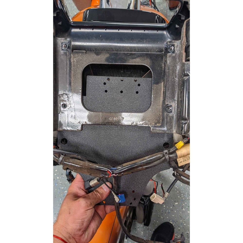AMPLIFIER MOUNTING BRACKET HARLEY DAVIDSON ROAD GLIDE 15-UP