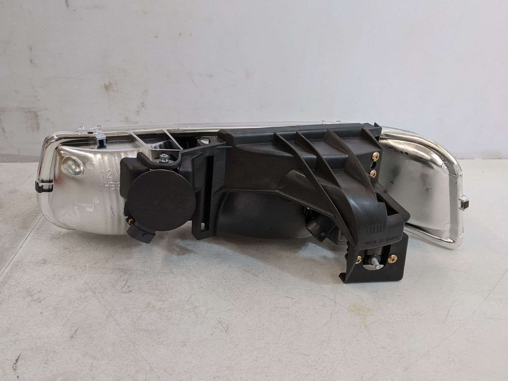 RH HEADLAMP ASSY COMPOSITE; SILVERADO 1500 9902
