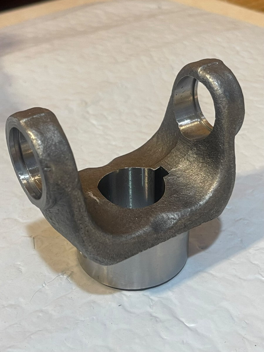 1310 END YOKE,1-1/8INRD,1/4IN KWY