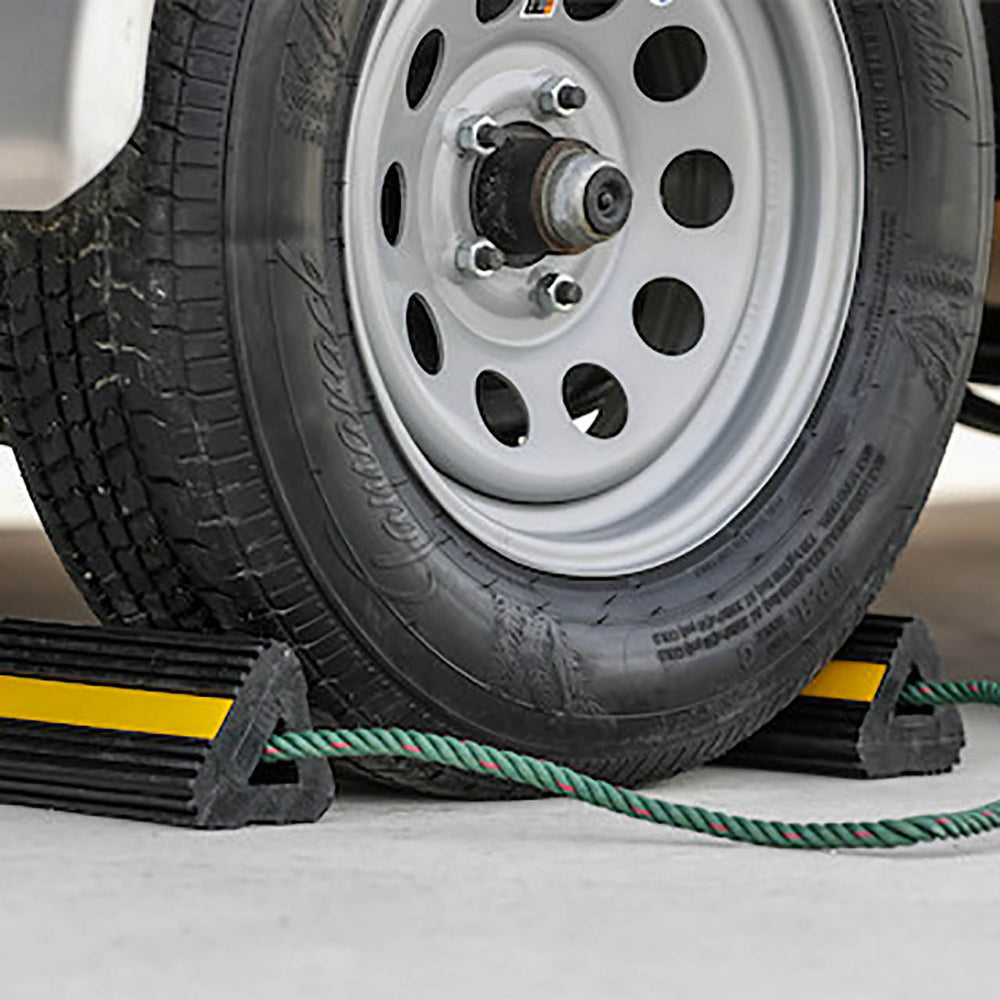 WHEEL CHOCK, W/ROPE,PR 4X4X8