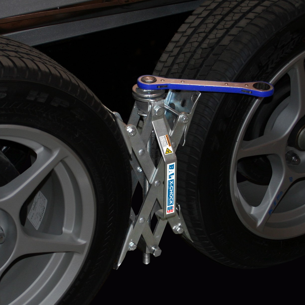 XCHOCK TIRE LOCKING CHOCK;SINGLE W/HANDLE