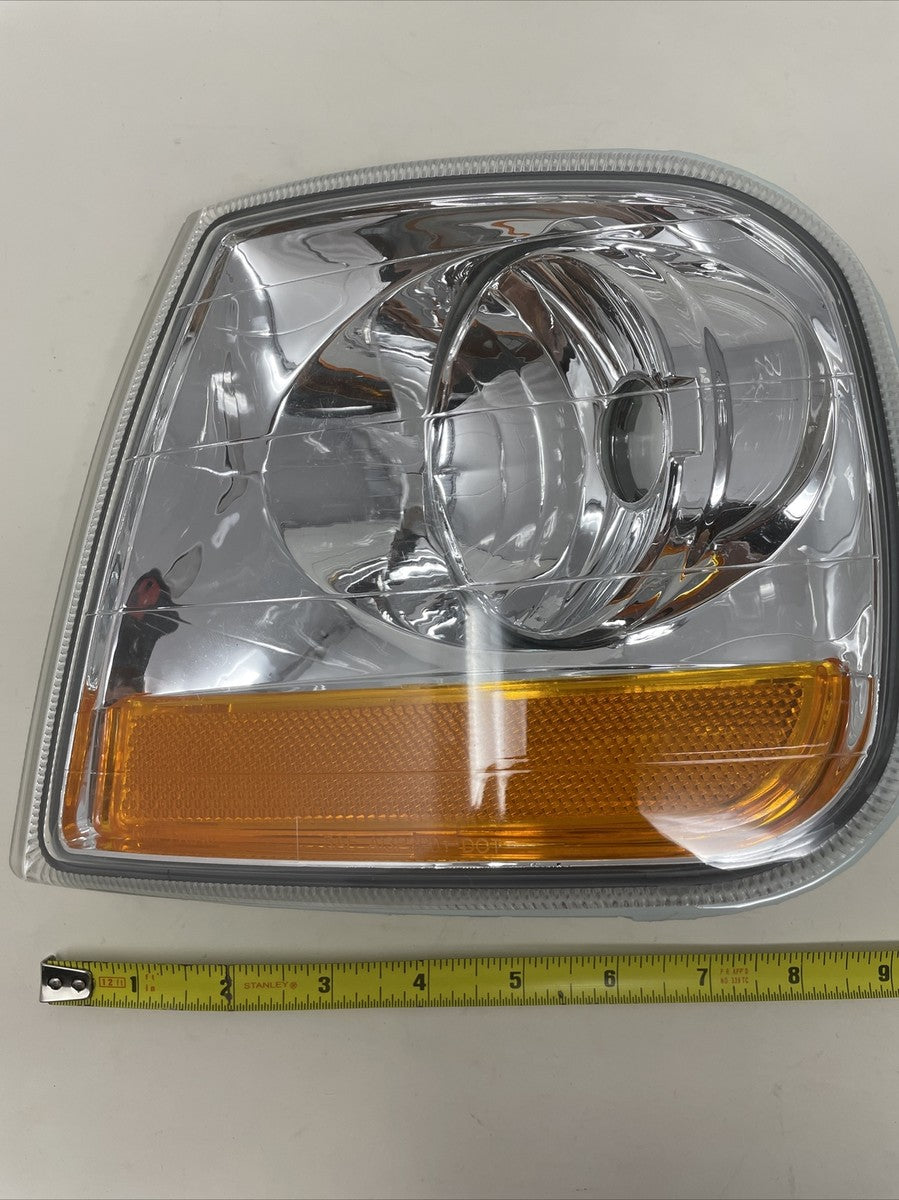 LH PARKLAMP ASSY; INCLUDES SIGNAL LAMP; LIGHTNING; F150 0103