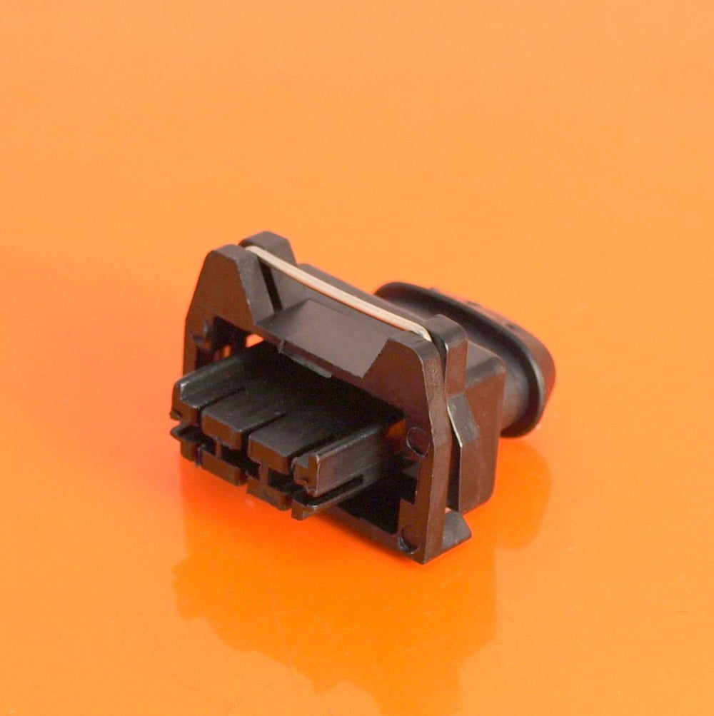 PLUG HOUSING