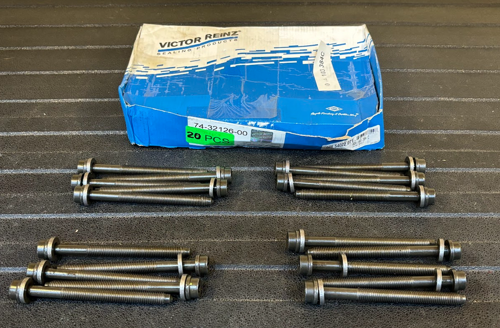 ENGINE CYLINDER HEAD BOLT SET