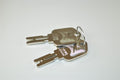 2 KEYS ON RING UNIVERSAL