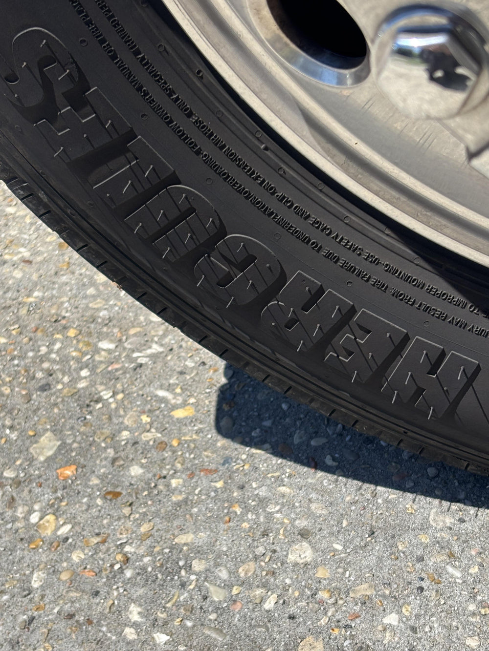 235/75R17.5 L 16-Ply Tire