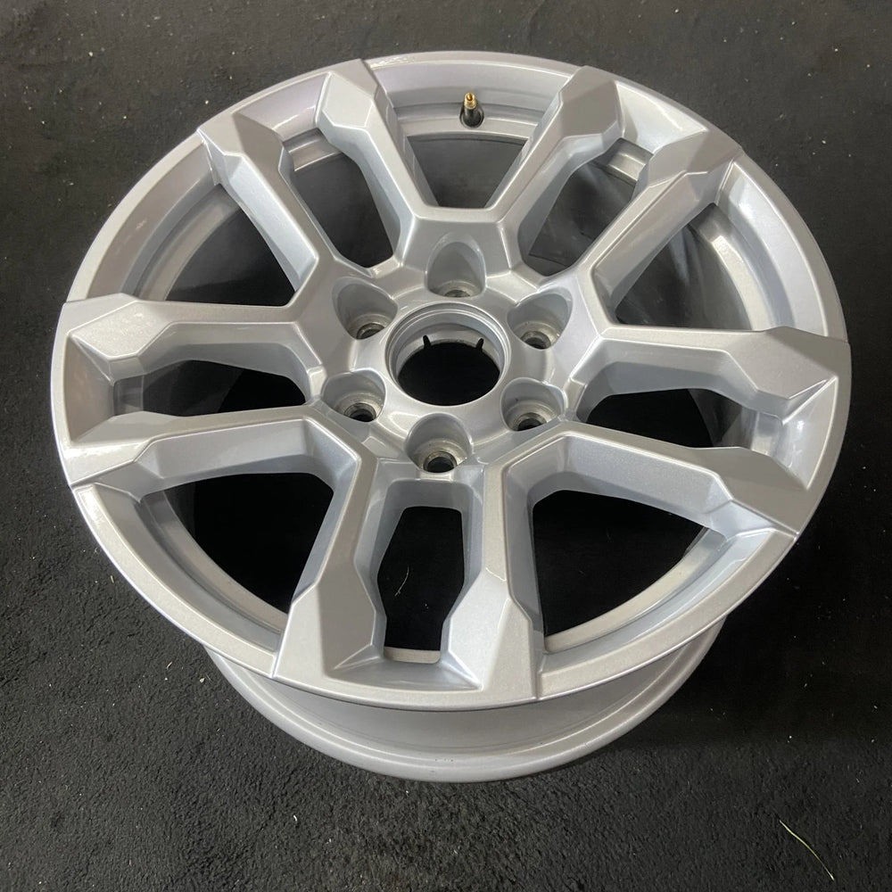 18 x 8.5 J Aluminum Alloy Wheel