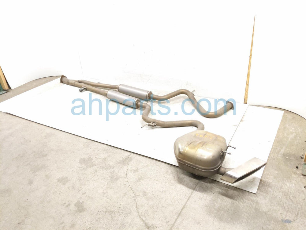 Exhaust Muffler with Tail Pipe