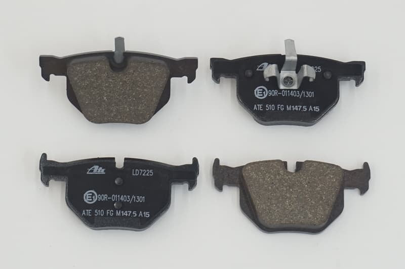 Rear Brake Pads w/ Wear Indicator