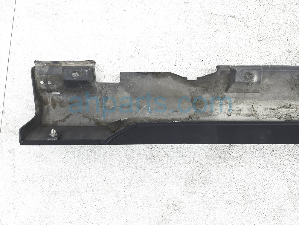 Passenger Side Moulding