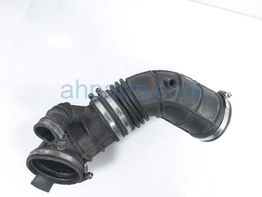 Throttle Housing Connector Hose 2.5L/3.0L