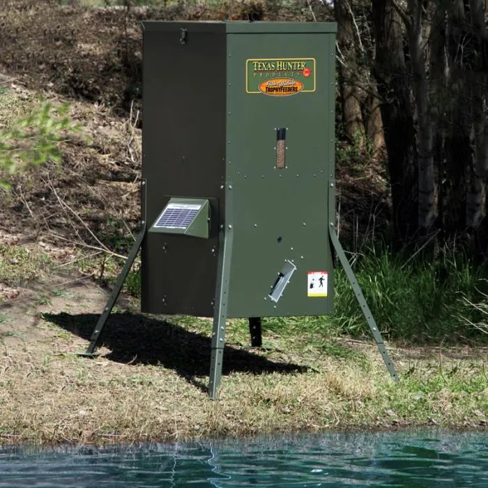 175 LB LAKE & POND FISH FEEDER WITH ADJUSTABLE LEGS