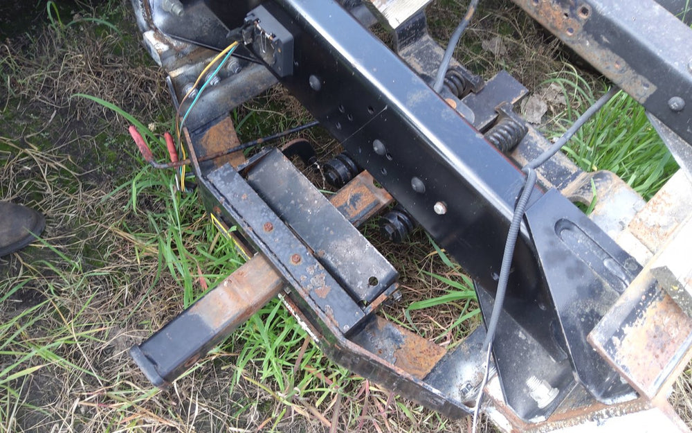 QUICKN EASY RECEIVER HITCH NEEDS BRACKETS