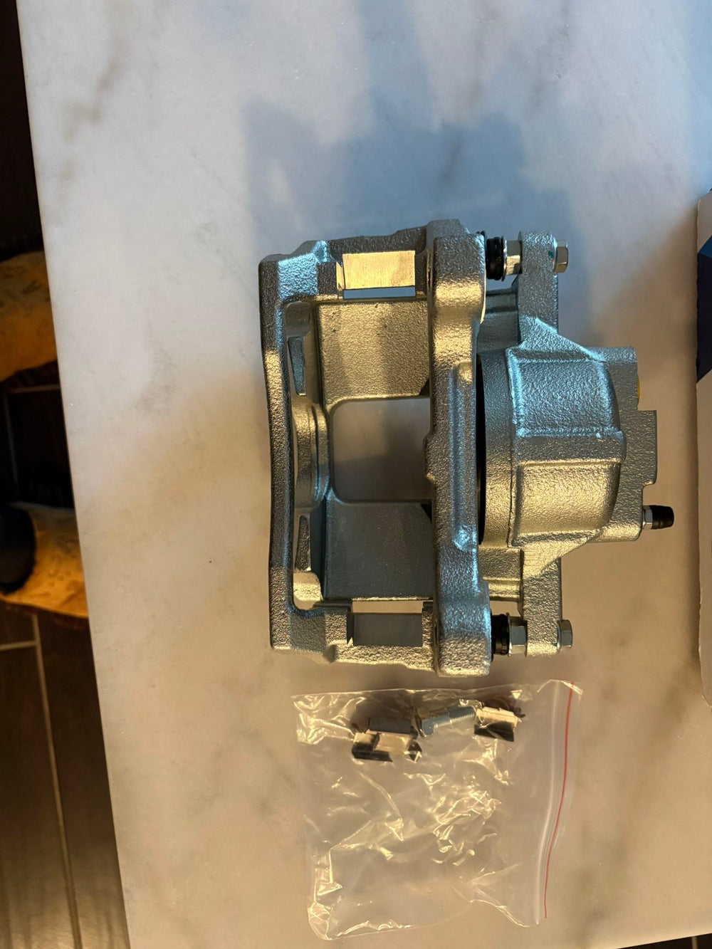 SEMI-LOADED DISC BRAKE CALIPER