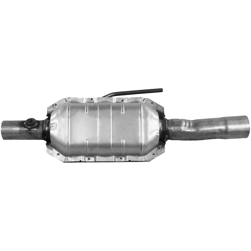 Catalytic converter for Jeep Wrangler 1997-2000 with 2.5 Liter and 4.0 Liter 4 cylinder engine (Except California)
