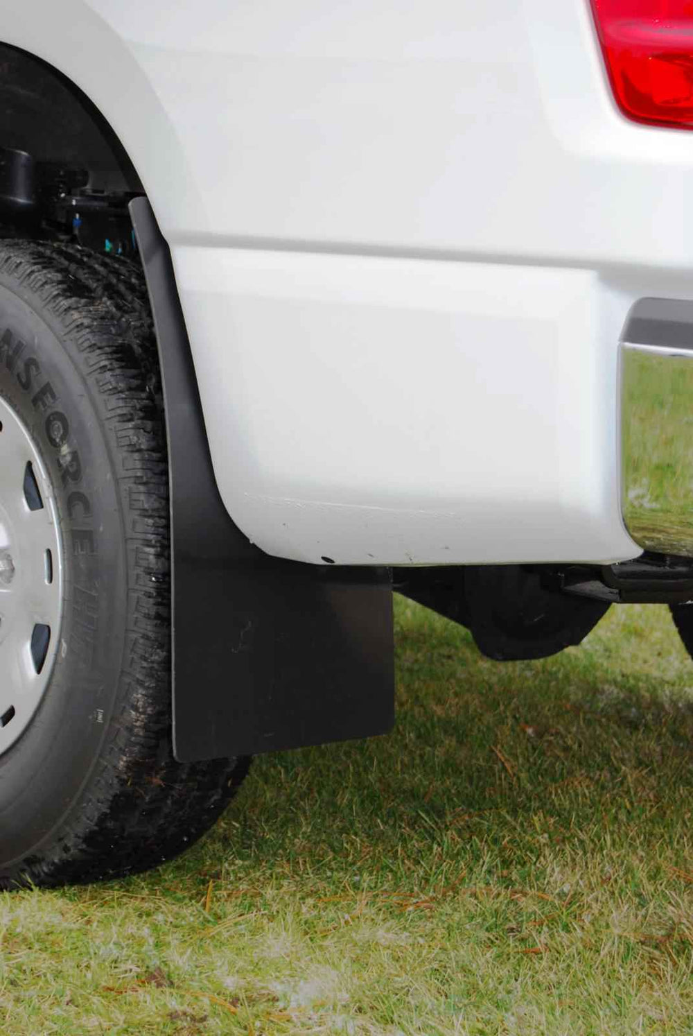 1616 NISSAN TITAN NO DRILL REAR PLASTIC MUD FLAPS