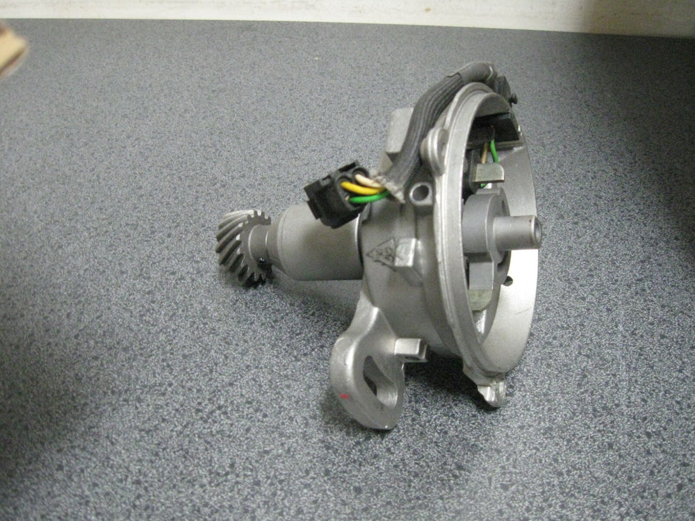 DISTRIBUTOR