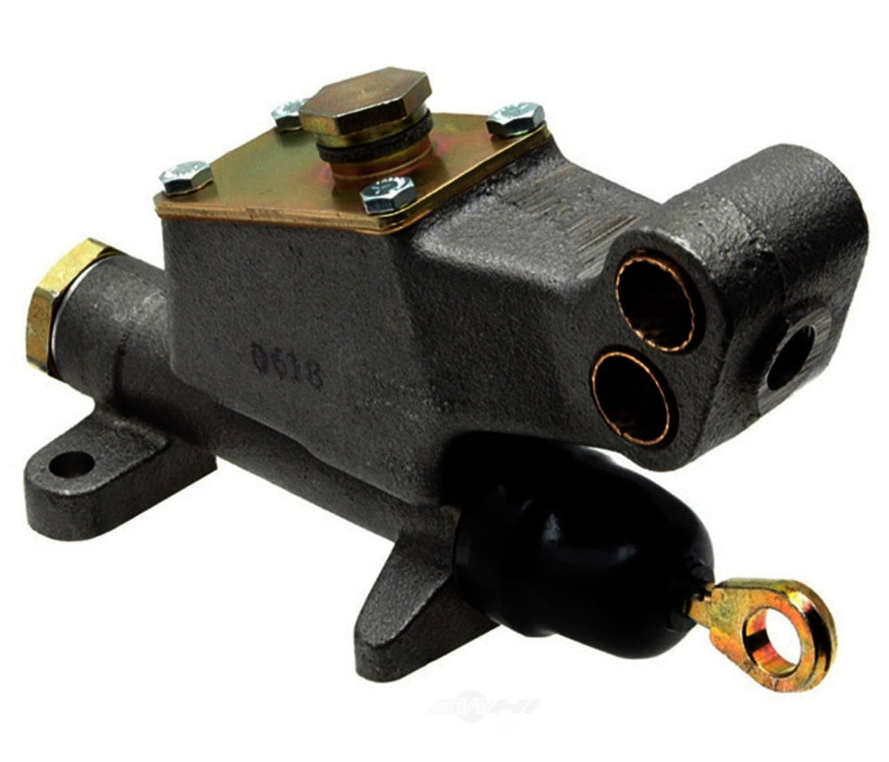 MASTER CYLINDER