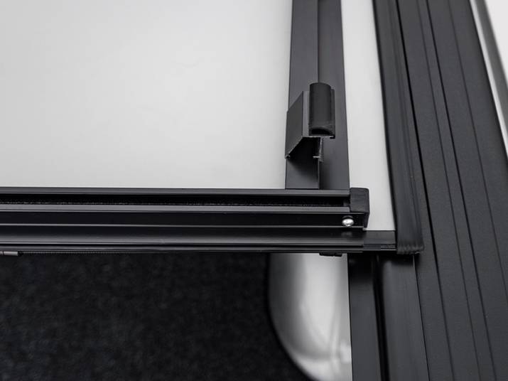 LOMAX STANCE HARD COVER 22-ON Nissan Frontier 6 ft (w/ or w/o utili-track) Carbon Fiber Split Rail