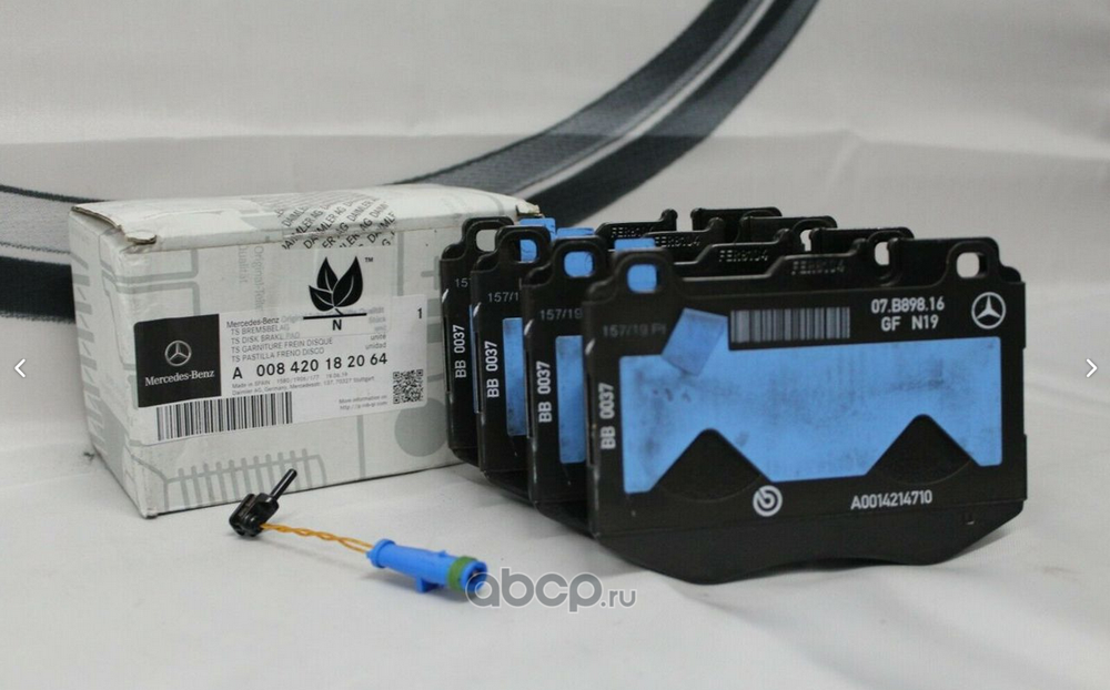 Front Axle Brake Pads w/ Wear Indicators