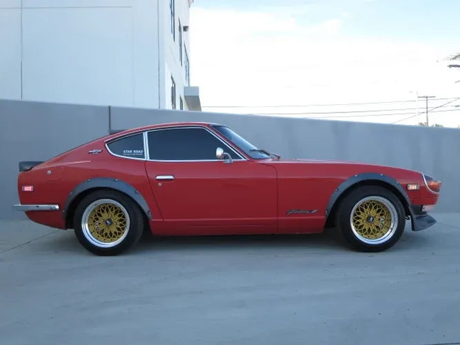 Fairlady 240ZG Fiberglass Fender Flare Set